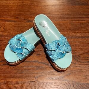 Vince Camuto size 5.5 blue/teal slides